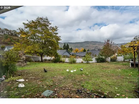 207 NE Spencer Court Roseburg OR 97470