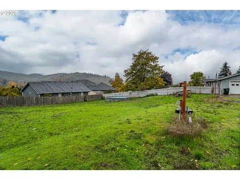 207 NE Spencer Court Roseburg OR 97470
