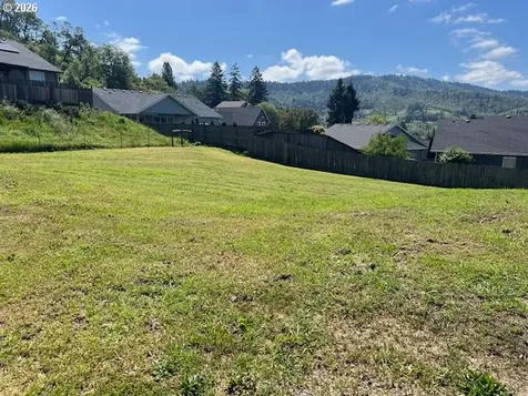 207 NE Spencer Court Roseburg OR 97470