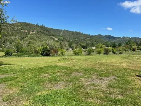 207 NE Spencer Court Roseburg OR 97470