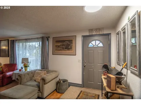 207 NE Spencer Court Roseburg OR 97470
