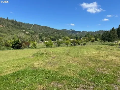 207 NE Spencer Court Roseburg OR 97470