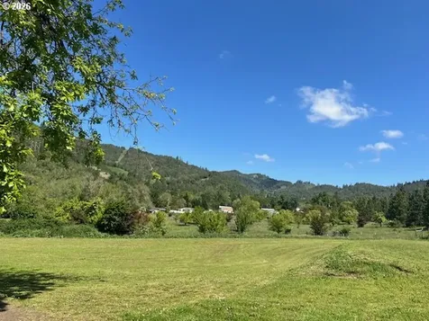 207 NE Spencer Court Roseburg OR 97470