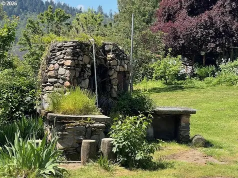 207 NE Spencer Court Roseburg OR 97470