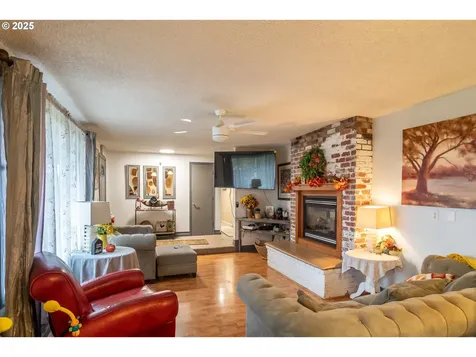 207 NE Spencer Court Roseburg OR 97470