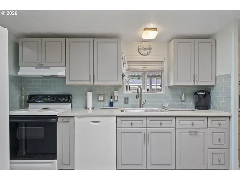 17561 SW Hancock Way Beaverton OR 97006