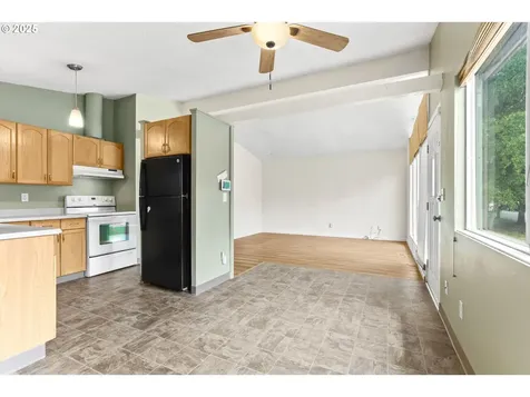 9125 SE Ash Street Portland OR 97216