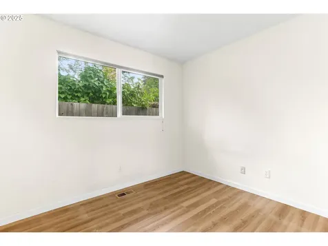 9125 SE Ash Street Portland OR 97216