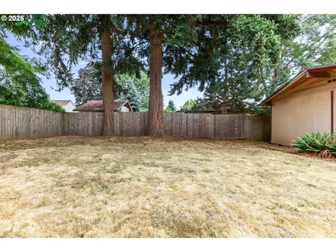 9125 SE Ash Street Portland OR 97216