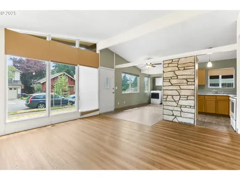 9125 SE Ash Street Portland OR 97216