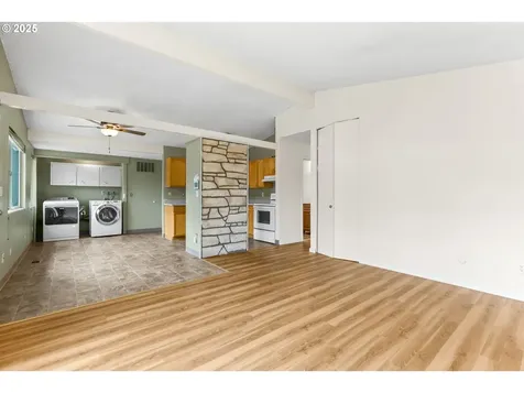 9125 SE Ash Street Portland OR 97216