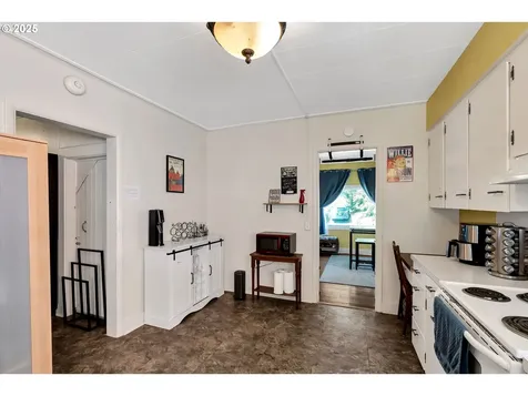 402 SE 75th Avenue Portland OR 97215