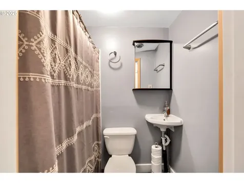 402 SE 75th Avenue Portland OR 97215