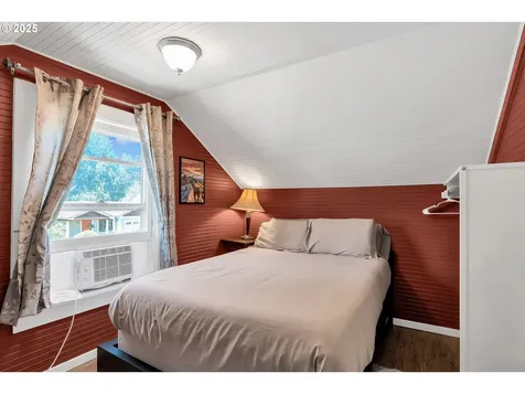 402 SE 75th Avenue Portland OR 97215