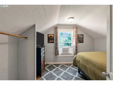 402 SE 75th Avenue Portland OR 97215