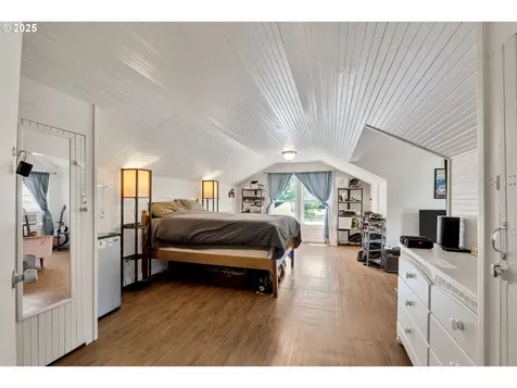 402 SE 75th Avenue Portland OR 97215