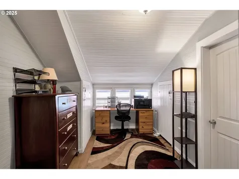 402 SE 75th Avenue Portland OR 97215