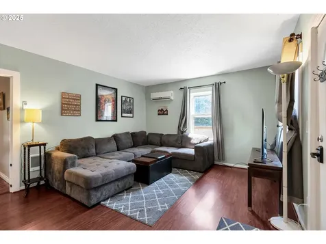 402 SE 75th Avenue Portland OR 97215