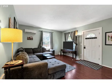 402 SE 75th Avenue Portland OR 97215