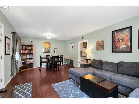 402 SE 75th Avenue Portland OR 97215