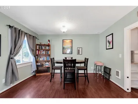402 SE 75th Avenue Portland OR 97215