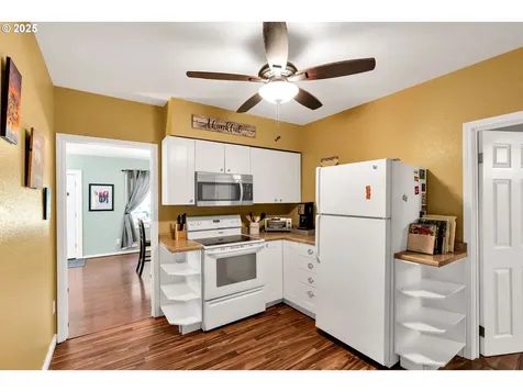 402 SE 75th Avenue Portland OR 97215