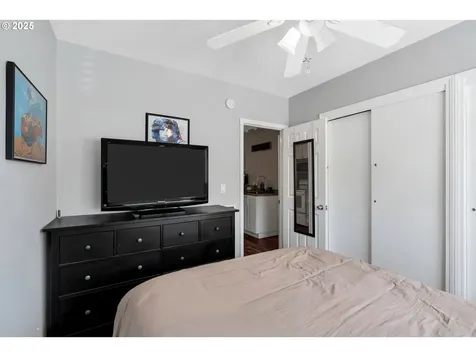 402 SE 75th Avenue Portland OR 97215