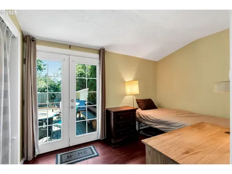 402 SE 75th Avenue Portland OR 97215