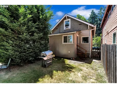 402 SE 75th Avenue Portland OR 97215