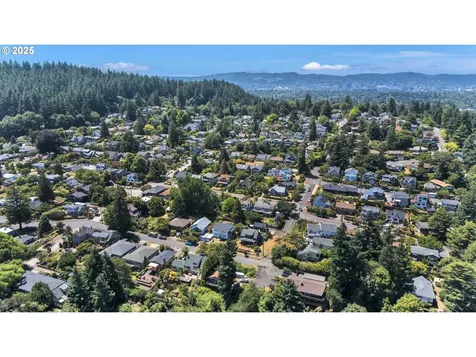 402 SE 75th Avenue Portland OR 97215