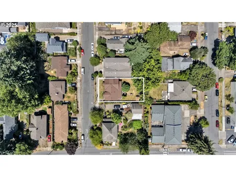 402 SE 75th Avenue Portland OR 97215