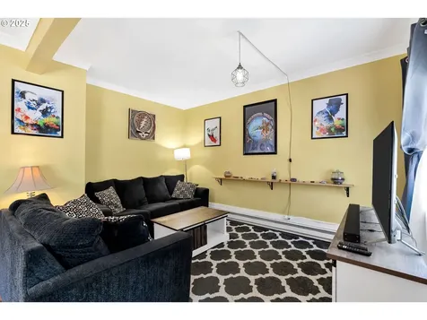 402 SE 75th Avenue Portland OR 97215