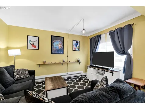 402 SE 75th Avenue Portland OR 97215