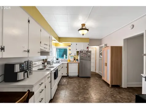 402 SE 75th Avenue Portland OR 97215