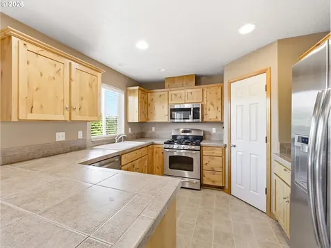 2528 N Crater Lane Newberg OR 97132