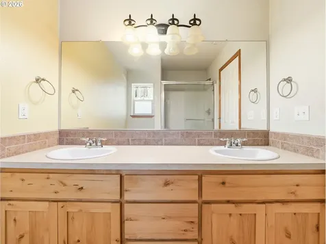 2528 N Crater Lane Newberg OR 97132