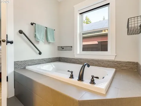 2799 NE Destiny Drive Mcminnville OR 97128