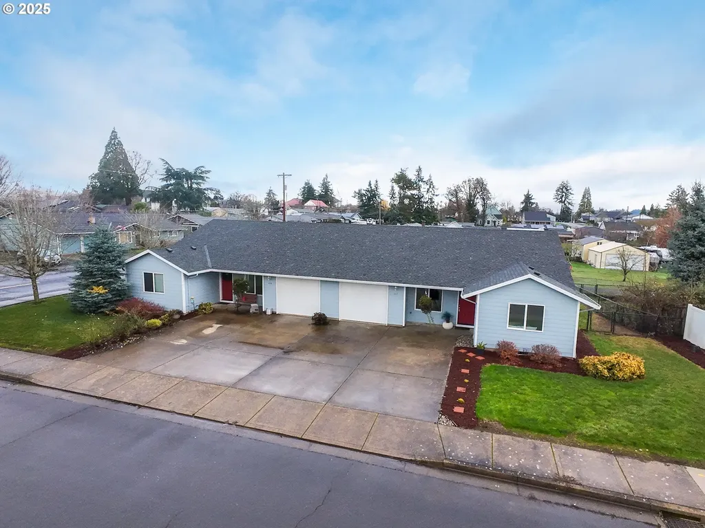 402 E Washington Street Carlton OR 97111