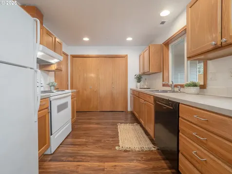 402 E Washington Street Carlton OR 97111