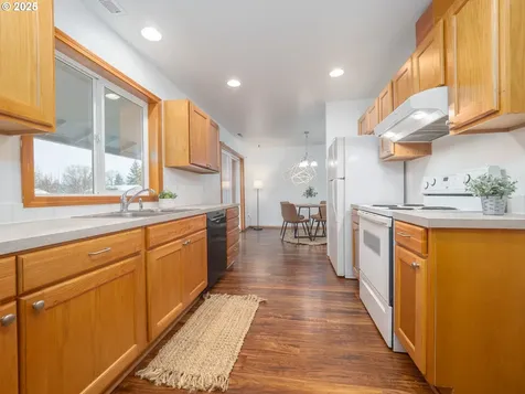 402 E Washington Street Carlton OR 97111