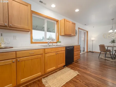 402 E Washington Street Carlton OR 97111
