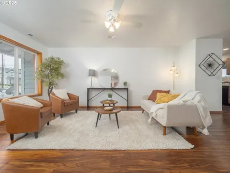 402 E Washington Street Carlton OR 97111