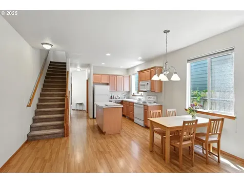 5719 SE Lexington Street Portland OR 97206