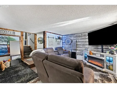348 E Sixth Avenue Sutherlin OR 97479