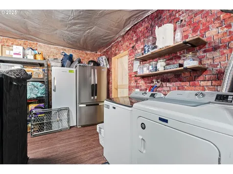348 E Sixth Avenue Sutherlin OR 97479