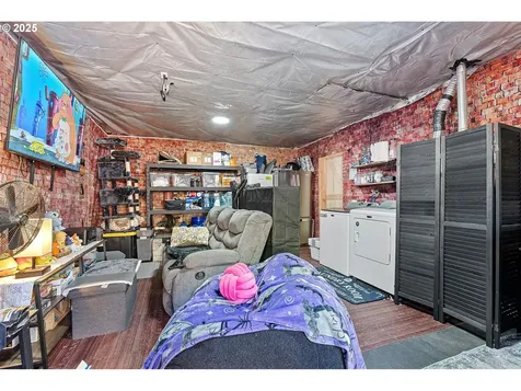 348 E Sixth Avenue Sutherlin OR 97479