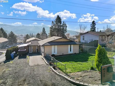 348 E Sixth Avenue Sutherlin OR 97479