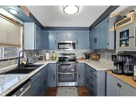 348 E Sixth Avenue Sutherlin OR 97479