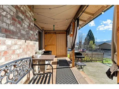 348 E Sixth Avenue Sutherlin OR 97479