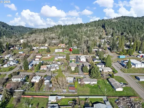 348 E Sixth Avenue Sutherlin OR 97479